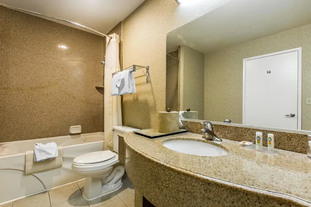 Room, Queen Bed, Accessible, Quality Inn Near China Lake Naval Station 4/4