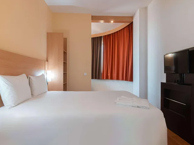 غرفة فاخرة بسرير مزدوج بإطلالة على المدينة مع أريكة، Ibis Astana Hotel 4/9
