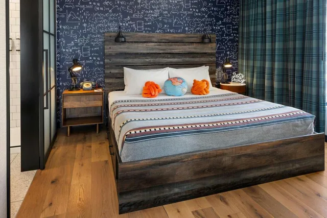 Specialty, Suite, King Bed, Large، Moxy Madison Downtown 2/3
