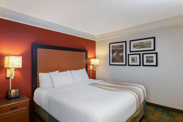غرفة بسرير كينج لذوي الإعاقة، La Quinta Inn & Suites by Wyndham Jacksonville Butler Blvd 3/10