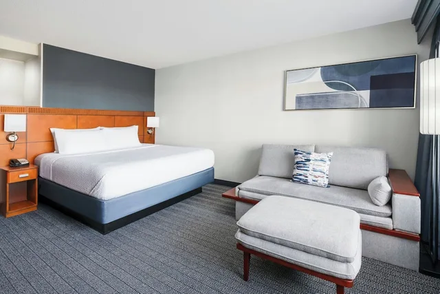 غرفة بسرير كينج لذوي الإعاقة، Courtyard By Marriott Farmington 1/8