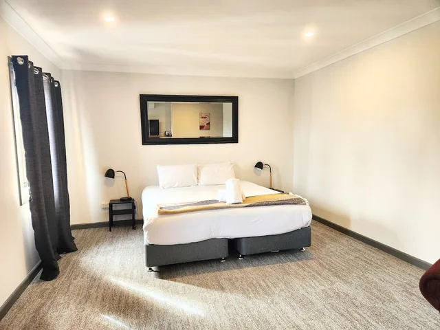 غرفة تنفيذية بسرير كوين، Comfort Inn Centrepoint 1/8