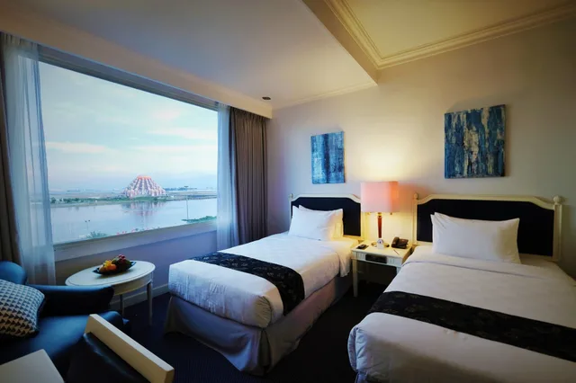 Deluxe Sea View, ARYADUTA MAKASSAR 4/6
