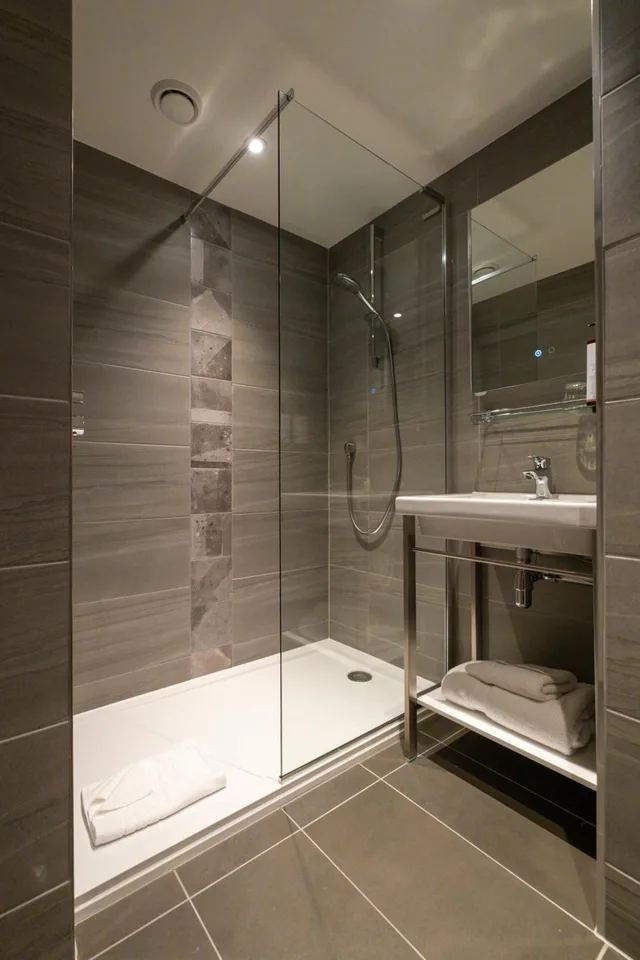 غرفة قياسية بسريرين منفصلين، Mercure Newport 7/8
