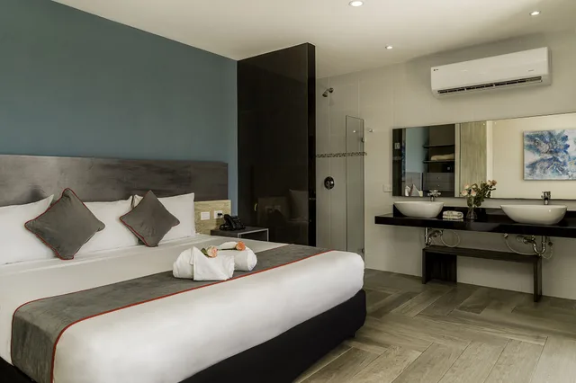 غرفة بسرير كينج بإطلالة على البحر، Illusion Xpress Downtown Playa 6/10