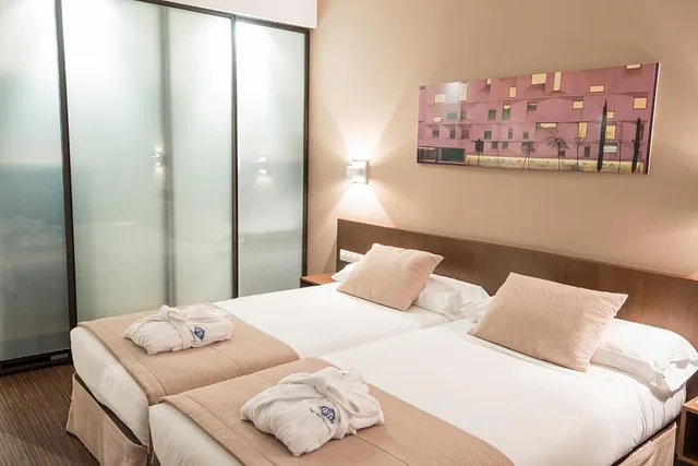 غرفة بسريرين منفصلين لذوي الإعاقة، Hotel Abad San Antonio 1/4