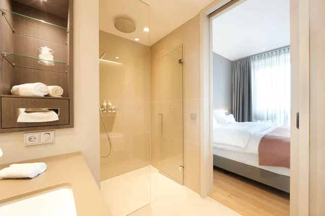 جناح بشرفة، ATLANTIC Grand Hotel Bremen 5/6