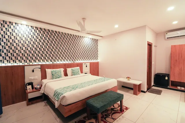 Private, Cottage, King Bed, Pool View, MGM Whispering Winds Yelagiri 3/5