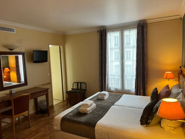 غرفة سوبيريور بسريرين منفصلين، 121 Hotel Paris 1/4