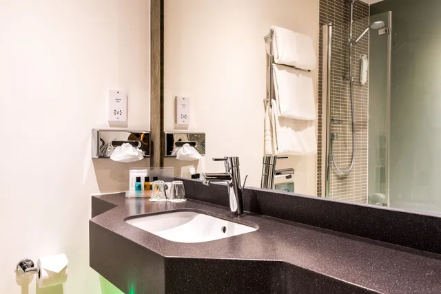 غرفة قياسية بسريرين منفصلين لذوي الإعاقة، Holiday Inn Rotherham Sheffield 3/6