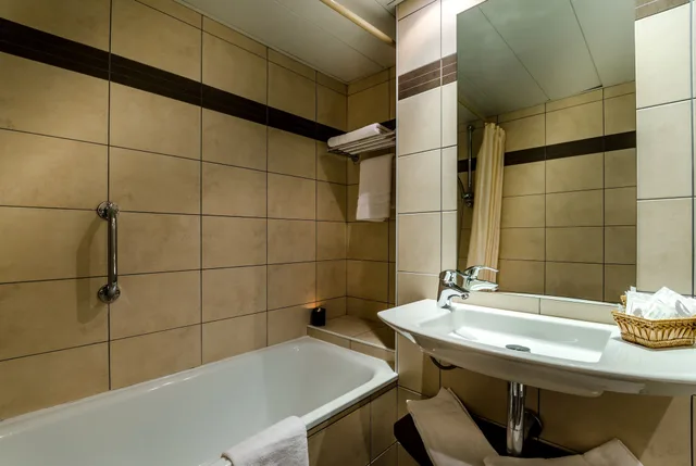 غرفة ثلاثية بثلاثة أسرّة، HOTEL MIRAMONT 5/5
