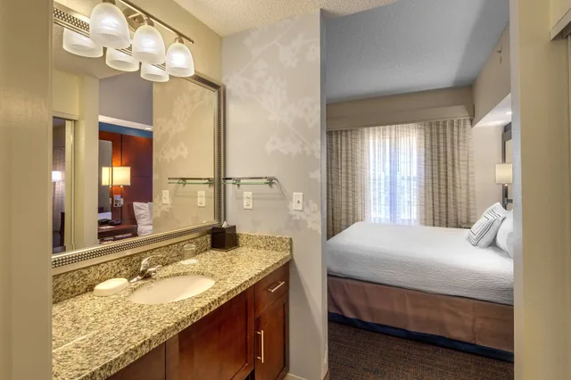 جناح بسرير كينج بغرفة نوم واحدة مع أريكة، Residence Inn Ocala 2/2