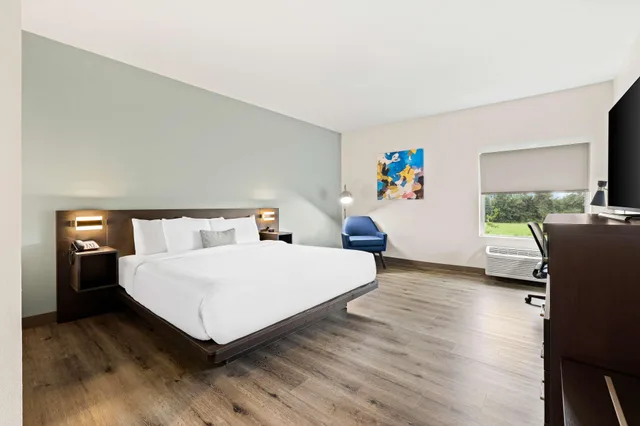 Room, King Bed, Accessible, Best Western Iowa/Lake Charles East 1/3