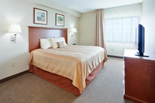 جناح استوديو بسرير كوين للمدخنين، Candlewood Suites Hazleton 1/1