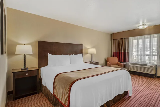 غرفة بسرير كينج، Best Western Plus Cedar City 2/3