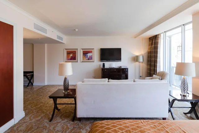 Suite, King Bed, Taj Cape Town 4/10