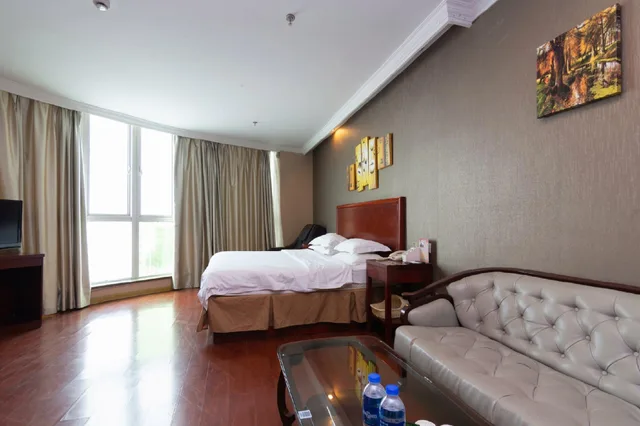 غرفة سوبيريور بسرير مزدوج، GreenTree Inn Shanghai Songjiang Xinqiao Jiuxin Road Express Hotel 2/2