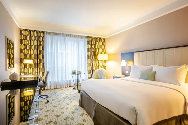 غرفة ديلوكس بسريرين منفصلين، Renaissance Brussels Hotel 1/3