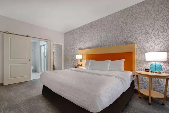 جناح بسرير كينج بغرفة نوم واحدة مع أريكة، HOME2 SUITES BY HILTON STILLWATER 1/4