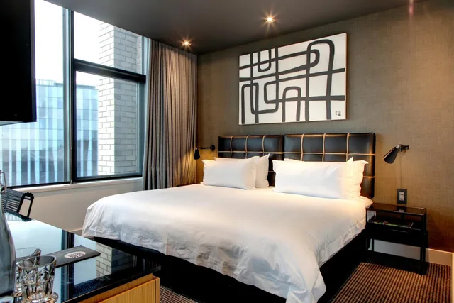 جناح، Century City Hotel Urban Square 2/4