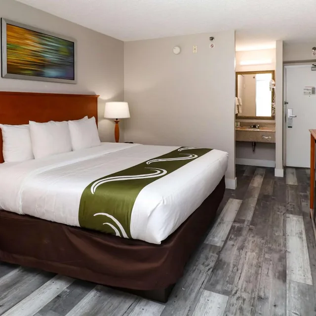Room, King Bed, Bathtub, Quality Inn Miami Airport - Doral 1/9