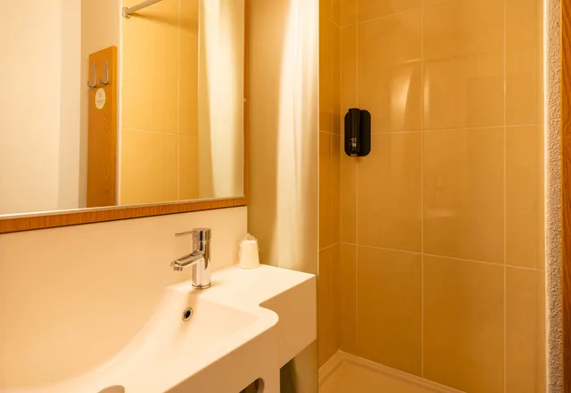 غرفة قياسية بسرير مزدوج، B&B Hotel Grenoble Centre Alpexpo 4/6