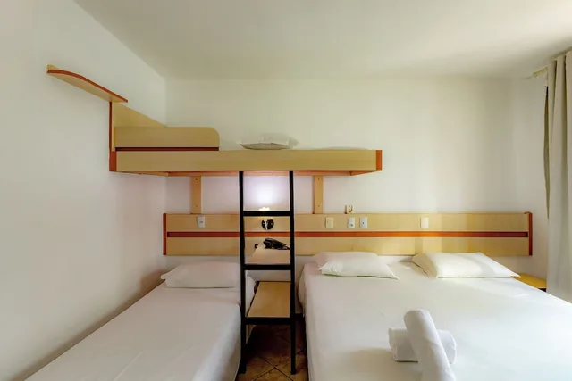 غرفة قياسية رباعية بسرير مزدوج وسريرين منفصلين، Mar Hotel 6/10