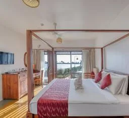 غرفة بريميوم بإطلالة على البحيرة، Paloma Backwater Resorts 1/1