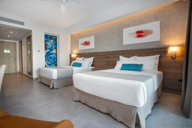 غرفة فاخرة ثلاثية بإطلالة على الحديقة، Serenade Punta Cana Beach & Spa Resort 2/5