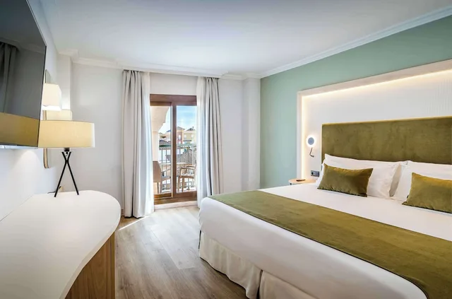 Deluxe, King Bed, Balcony, Barcelo Isla Canela 2/10