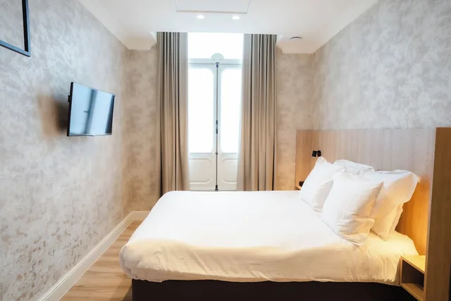 غرفة قياسية بسرير كوين، The Golden Tree Hotel 3/9