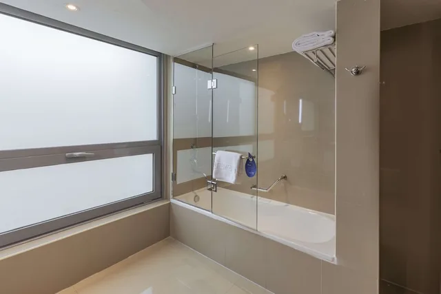 Junior Suite, King Bed, Radisson Blu Heliopolis 7/7