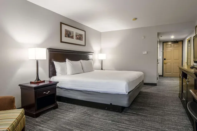 غرفة بسرير كينج، Country Inn & Suites by Radisson, Ontario at Ontario Mills, CA 1/10