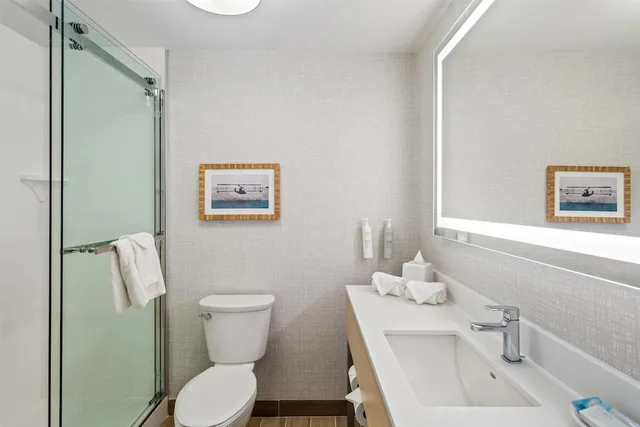 جناح استوديو بسريرين كوين بشرفة مع أريكة، Hampton Inn Suites St Petersburg Downtown 7/7