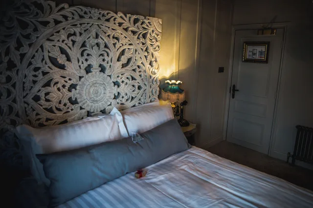Petite, Double Bed، William De Percy 5/7