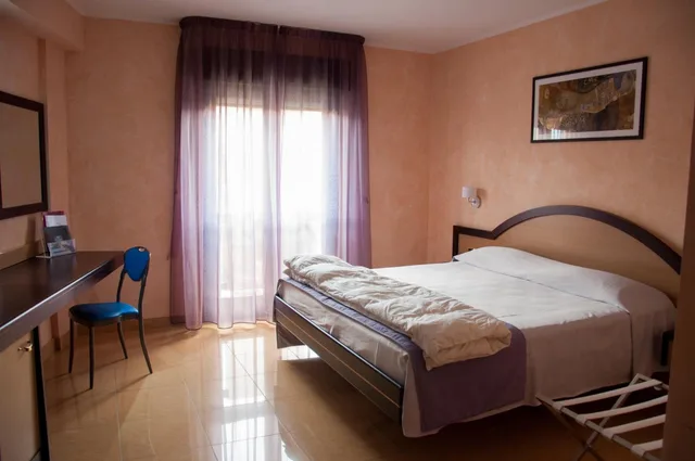 Room, Double Bed, Sea View, Grand Hotel Paradiso 6/10