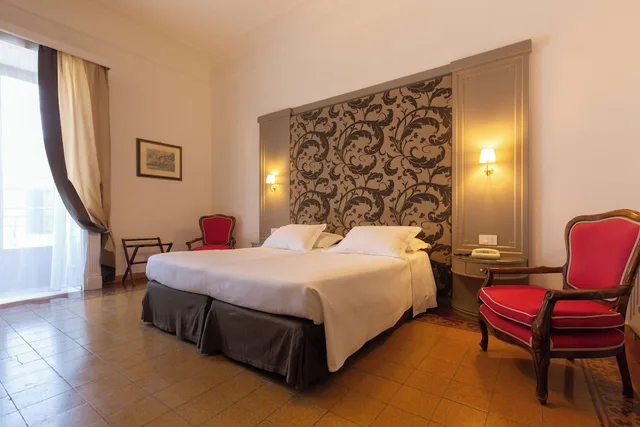 غرفة سوبيريور بسريرين منفصلين بإطلالة جزئية على البحر، Grand Hotel Europa Palace 1/10