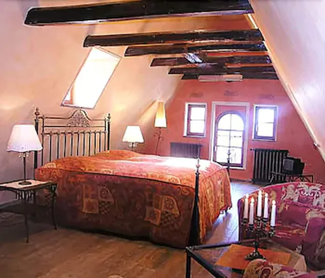 Explorer, Deluxe, Double Bed، Historik Gotisches Haus Garni 2/6