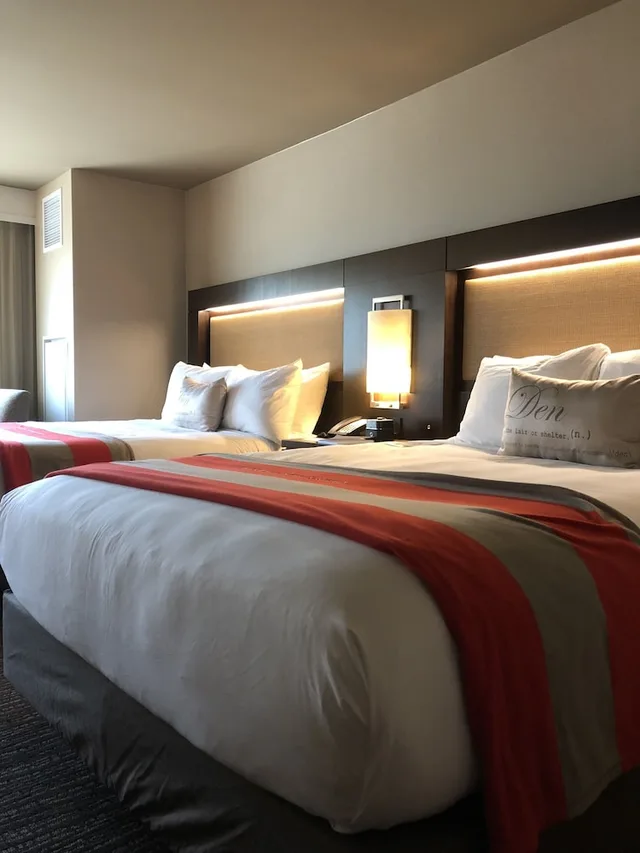Deluxe, 2 Queen Beds, The Stateview Hotel Autograph Collection 2/4