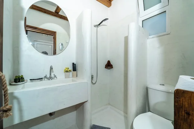 جناح سوبيريور ديلوكس بسرير مزدوج وسرير فردي مع أريكة، Limeri Traditional Guest House 5/8