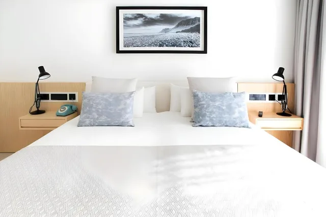 جناح جونيور بسريرين منفصلين بإطلالة على المسبح مع أريكة، Hotel Lava Beach 1/3
