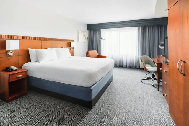غرفة بسرير كينج لذوي الإعاقة، Courtyard By Marriott Farmington 3/8