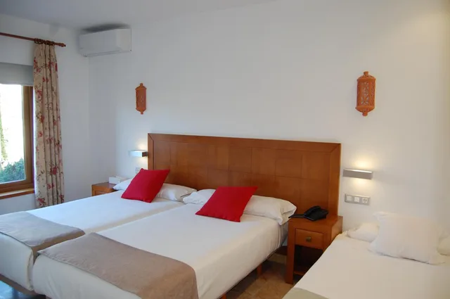 غرفة ثلاثية، Hotel Riad Arruzafa 2/7