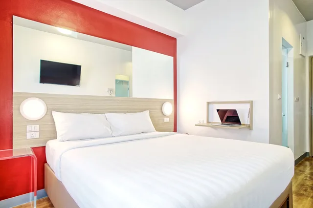 غرفة بسرير كوين، Red Planet Makati Amorsolo 5/10