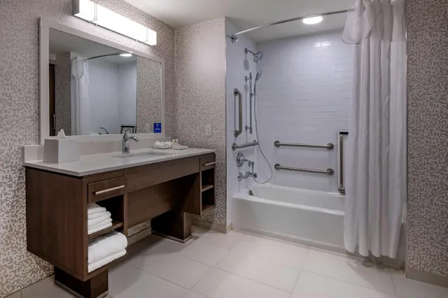 استوديو بسرير كوين مع أريكة لذوي الإعاقة، Home2 Suites by Hilton Wayne 1/2