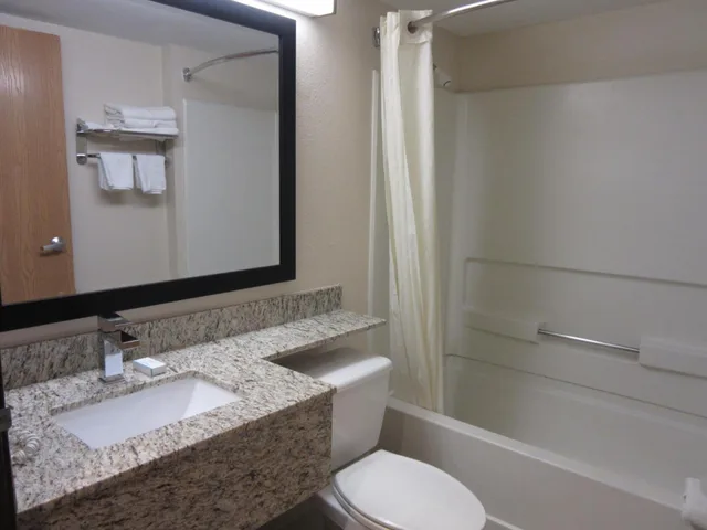 جناح بسرير كوين لذوي الإعاقة، Travelodge by Wyndham Arlington/Dallas Area 8/8