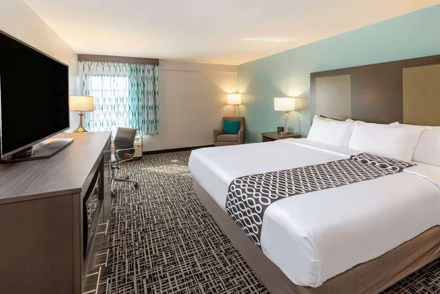 غرفة بسرير كينج، La Quinta Inn and Suites by Wyndham Jonesboro 2/2