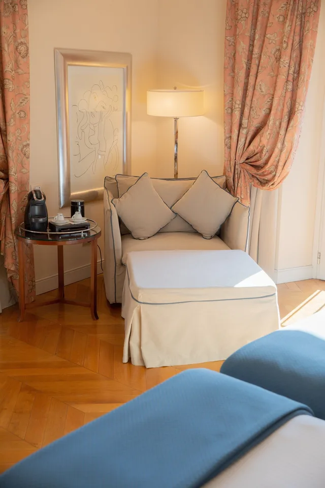 Junior Suite, Studio, King Bed, Rose Garden Palace 3/9