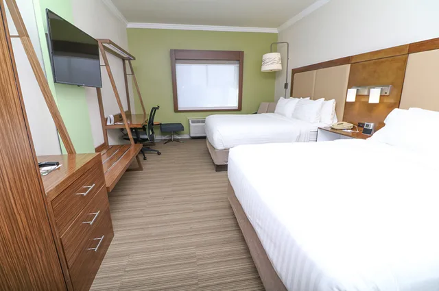 غرفة بسريرين كوين، Holiday Inn Express Hotel Suites Greenville 2/2