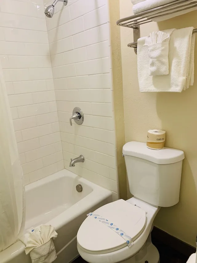 غرفة قياسية بسرير كوين، Rodeway Inn Fallbrook Downtown 6/6